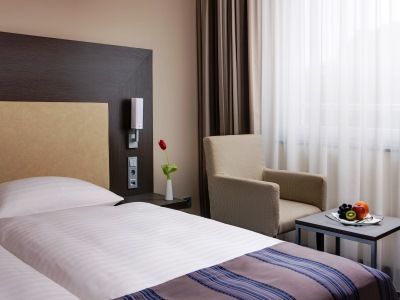 Отель Intercityhotel Dammtor-messe 4*